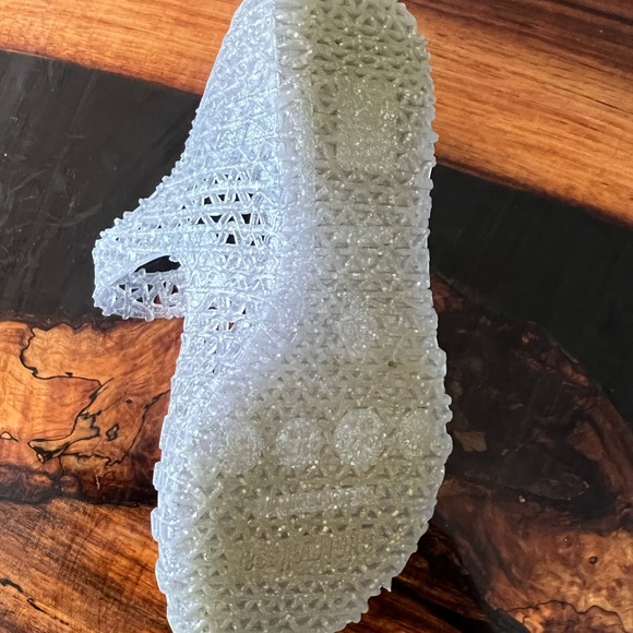 Mini Melissa Campana Papel Baby
Size: 11
Color: GLITTER HOLOGRAFIC gently worn - Picture 8 of 9